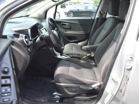 Used 2016 Chevrolet Trax LT AWD/4WD image 16