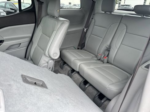 Used 2019 GMC Acadia SLT AWD/4WD image 16