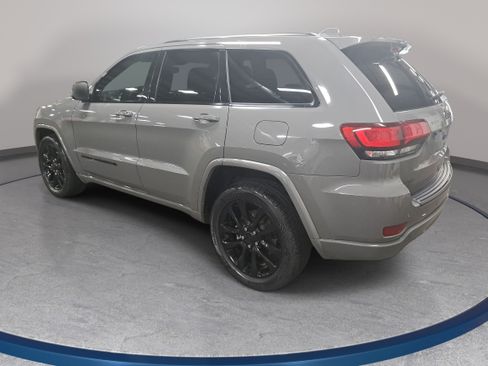 Used 2022 Jeep Grand Cherokee Laredo X RWD image 7