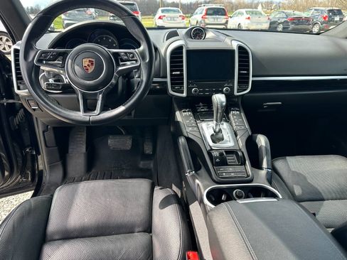 Used 2017 Porsche Cayenne Platinum Edition AWD/4WD image 14