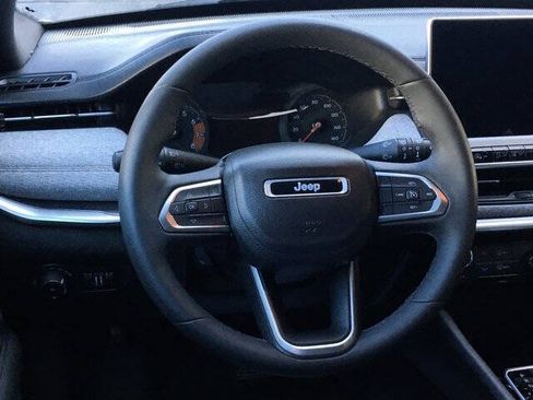 Used 2024 Jeep Compass Latitude AWD/4WD image 11