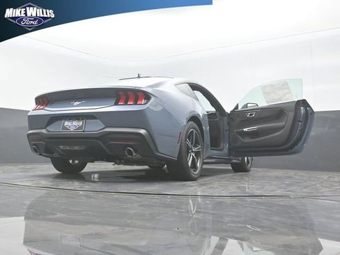Used 2025 Ford Mustang Coupe image 29