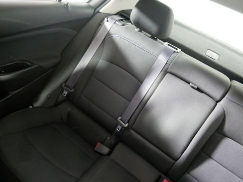 Used 2017 Chevrolet Cruze LT image 12