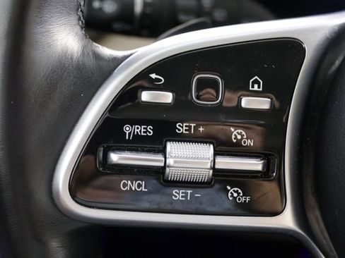 Used 2022 Mercedes-Benz GLC 300 4MATIC w/ Premium Package Lite image 11