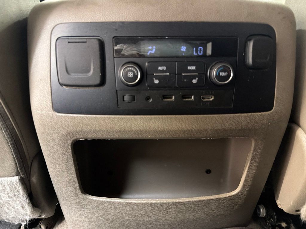 Used 2020 Chevrolet Suburban LT RWD image 19