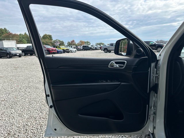 Used 2021 Jeep Grand Cherokee Laredo AWD/4WD image 23