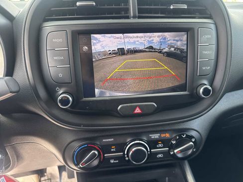 Used 2023 Kia Soul LX image 8