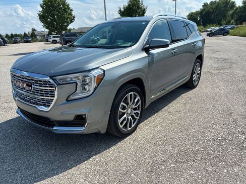 Used 2024 GMC Terrain Denali w/ Denali Premium Package AWD/4WD image 1