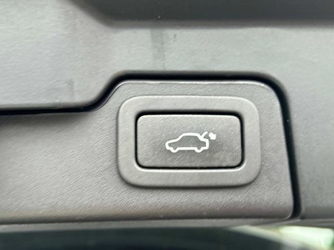 Used 2017 Land Rover Range Rover Evoque SE Premium image 13