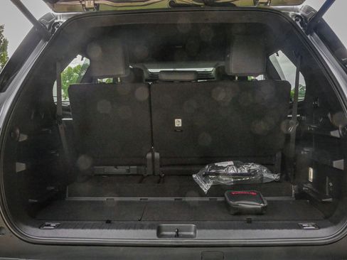 Used 2026 Toyota Sequoia Platinum AWD/4WD image 33