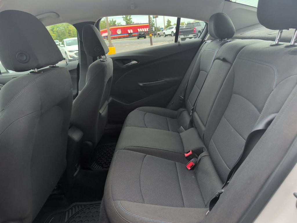 Used 2018 Chevrolet Cruze LT FWD image 18