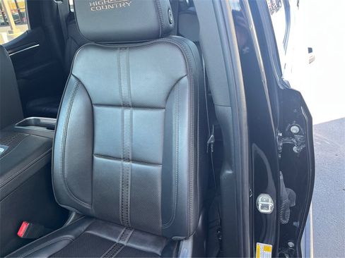 Used 2022 Chevrolet Silverado 1500 High Country w/ Technology Package image 36