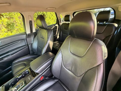 Used 2019 Ford Edge Titanium AWD/4WD image 28
