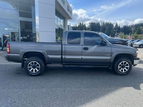 Used 2000 Chevrolet Silverado 2500 LS image 2