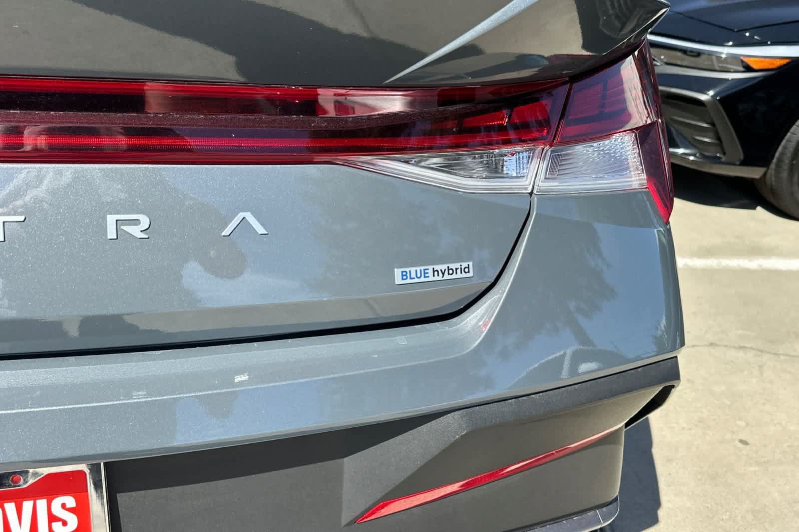 Used 2026 Hyundai Elantra Hybrid FWD image 13