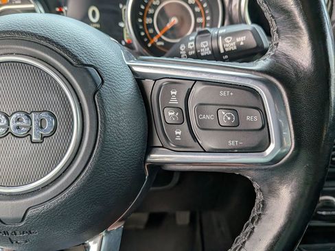 Used 2021 Jeep Wrangler Unlimited Sahara AWD/4WD image 19