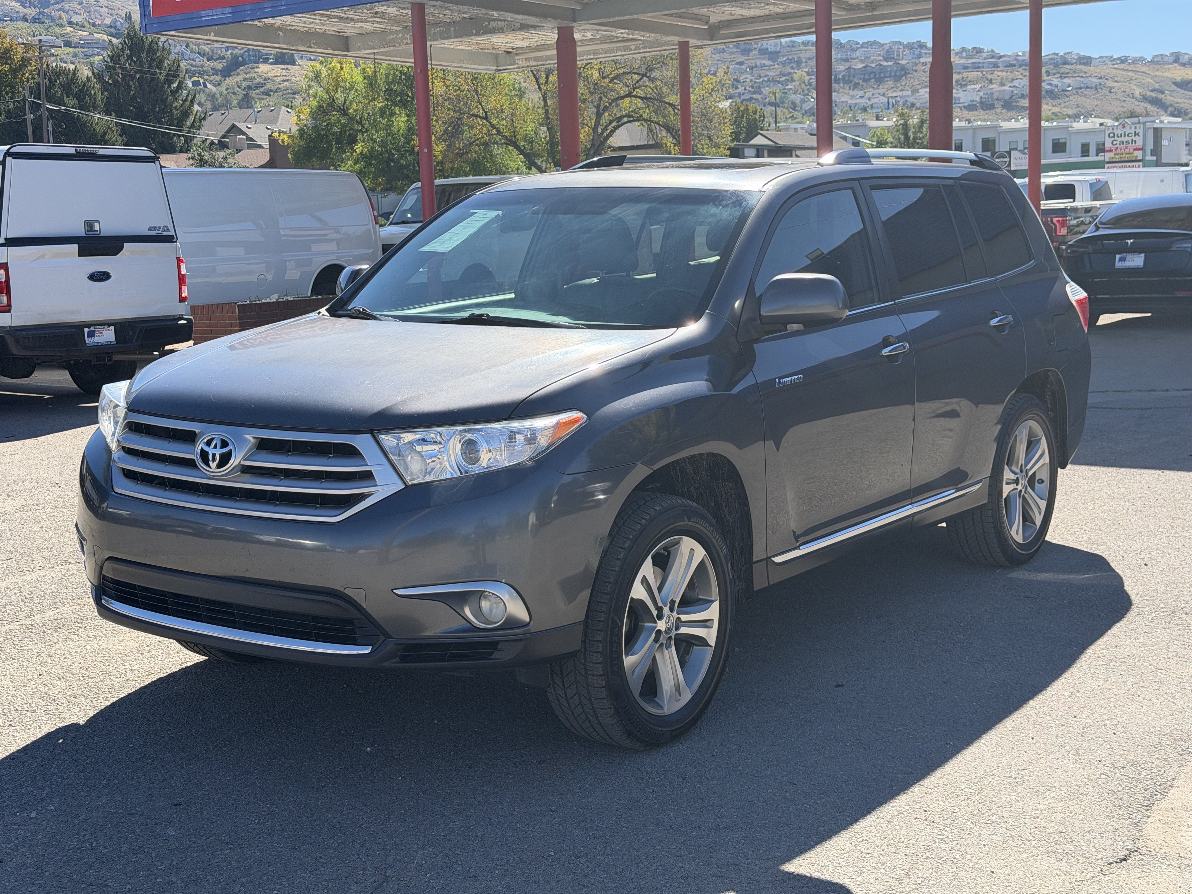 Used 2011 Toyota Highlander Limited w/ Tow Pkg FWD image 2