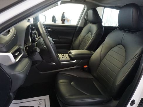 Used 2024 Toyota Highlander XLE image 20