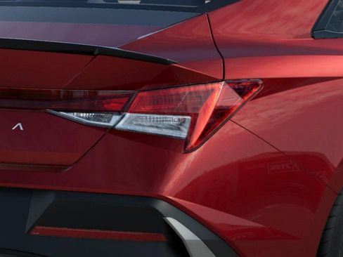 Used 2025 Hyundai Elantra Sport FWD image 10