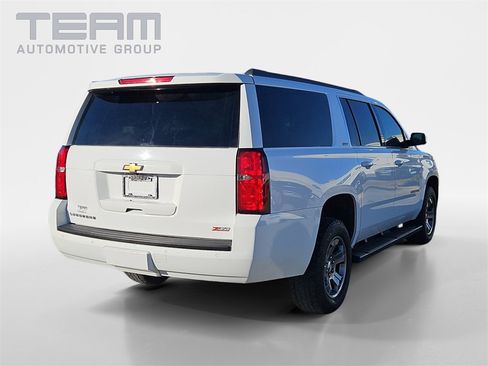 Used 2019 Chevrolet Suburban LT image 7