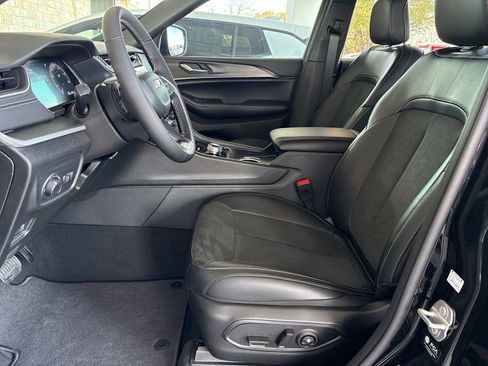 New 2025 Jeep Grand Cherokee L Altitude image 11