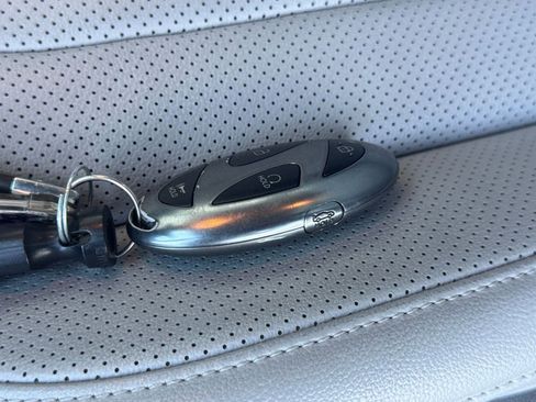 Used 2025 Hyundai Elantra Limited image 22