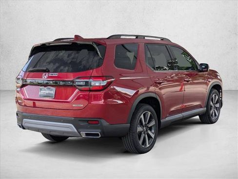 Certified 2025 Honda Pilot Touring image 2