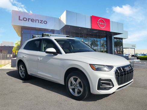 Used 2021 Audi Q5 Premium w/ Convenience Package image 3