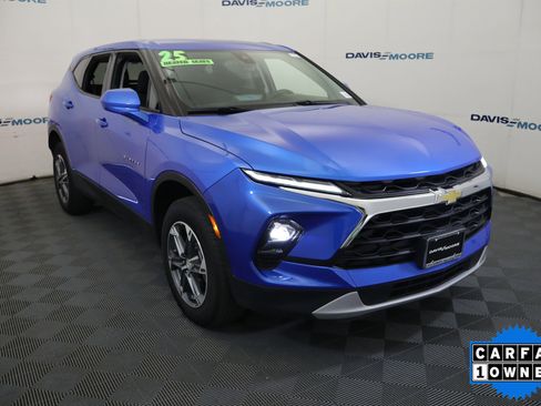 Used 2025 Chevrolet Blazer LT FWD image 3