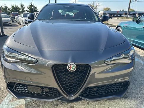 Used 2025 Alfa Romeo Giulia AWD image 18