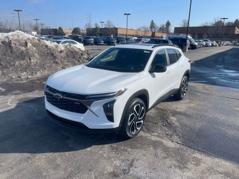 New 2026 Chevrolet Trax RS w/ Sunroof Package image 3