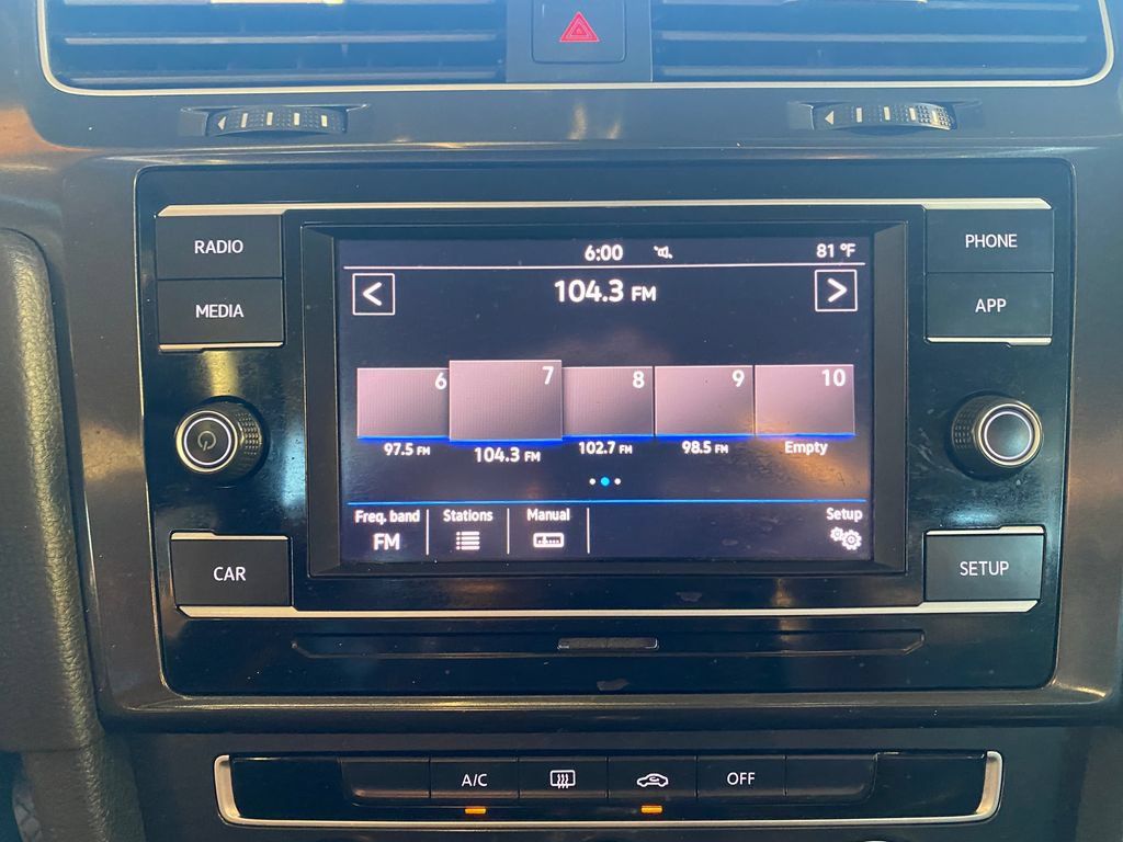 Used 2019 Volkswagen Golf S FWD image 36