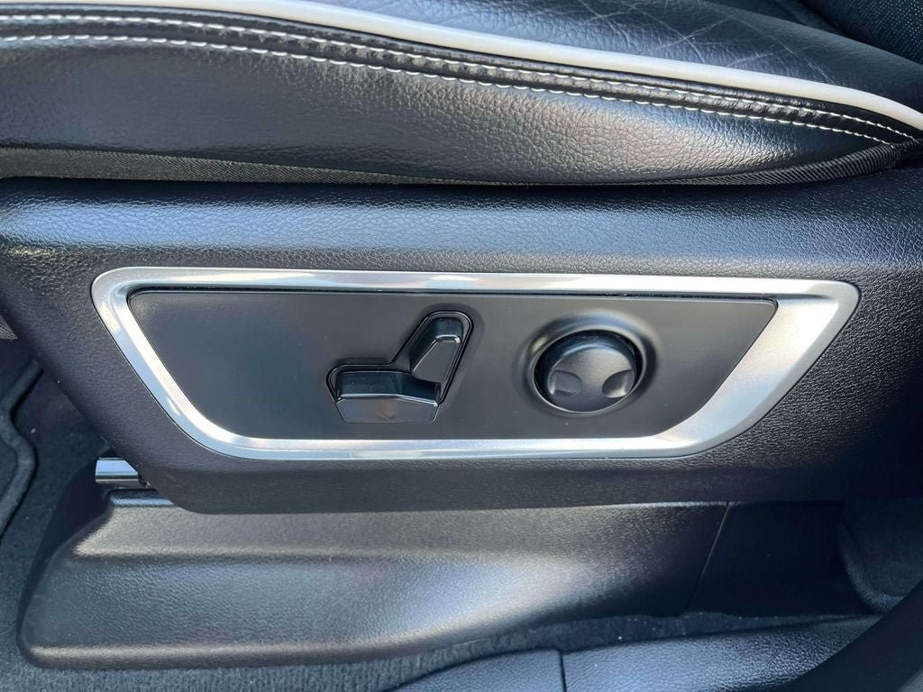 Used 2025 RAM 1500 Laramie AWD/4WD image 28