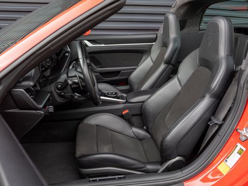 Certified 2021 Porsche 911 Targa 4 AWD/4WD image 5