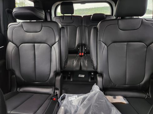 New 2025 Jeep Grand Cherokee L Overland AWD/4WD image 9