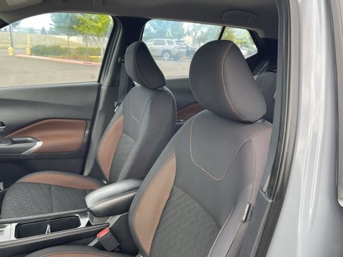 Used 2021 Nissan Kicks SR w/ Interior Electronics Package FWD image 18