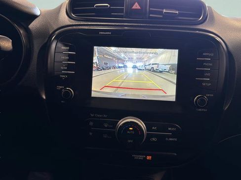 Used 2018 Kia Soul + FWD image 23