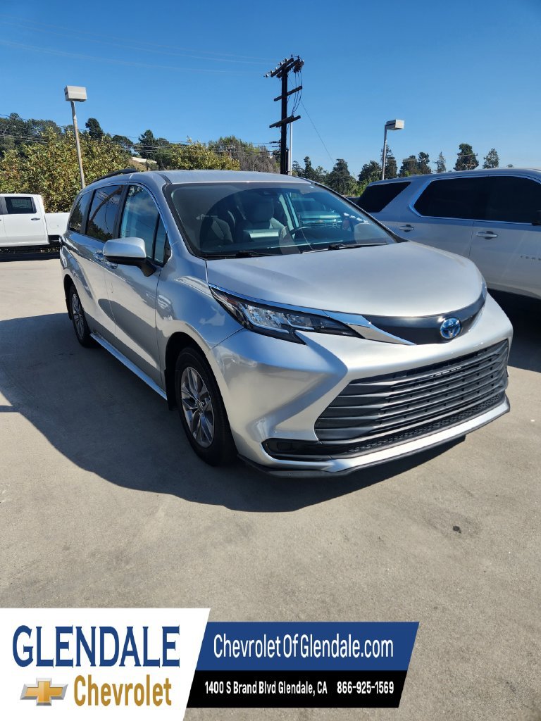 Used 2023 Toyota Sienna LE FWD image 8