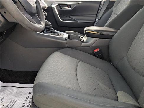 Used 2021 Toyota RAV4 XLE w/ Convenience Package image 14