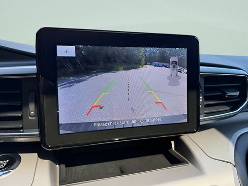 Used 2023 Ford Explorer XLT w/ Equipment Group 202A AWD/4WD image 14