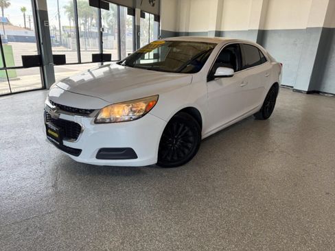 Used 2016 Chevrolet Malibu LT FWD image 3