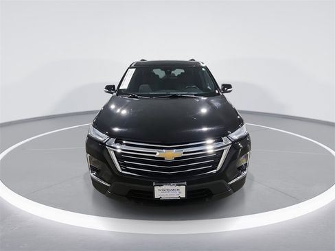 Used 2023 Chevrolet Traverse LT image 3