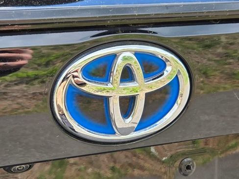 Used 2023 Toyota RAV4 LE AWD/4WD image 17
