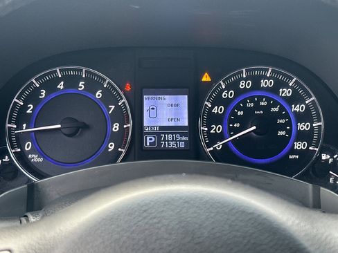 Used 2017 INFINITI QX70 AWD w/ Premium Package image 19