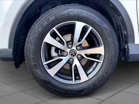 Used 2016 Toyota RAV4 XLE image 10