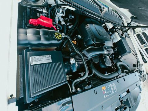 Used 2013 Chevrolet Avalanche LTZ AWD/4WD image 46