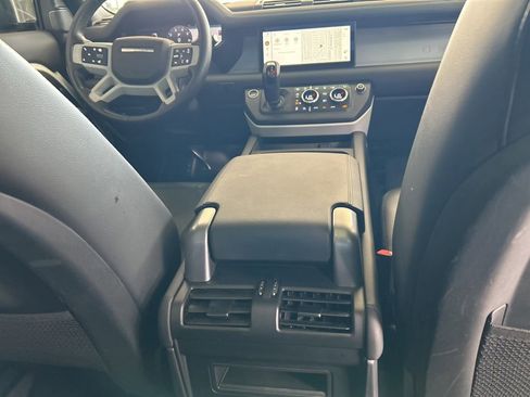 Used 2024 Land Rover Defender 110 S image 30