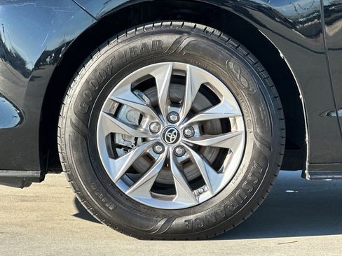 Used 2024 Toyota Sienna XLE FWD image 26
