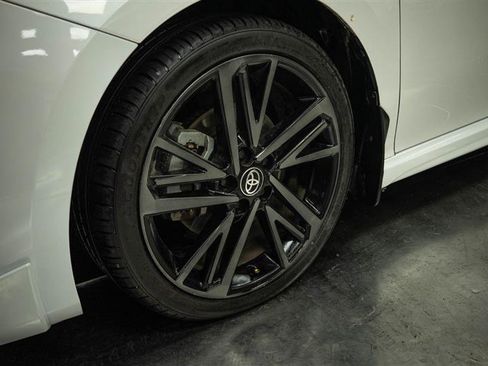 Used 2025 Toyota Camry XSE FWD image 3