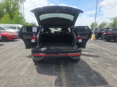 Used 2023 Volkswagen Atlas Cross Sport SE w/ Black Wheel Package AWD/4WD image 37